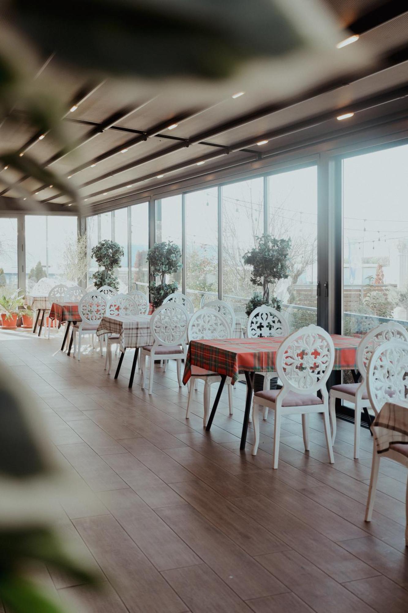 Nafron Hotel Prizren Exteriör bild